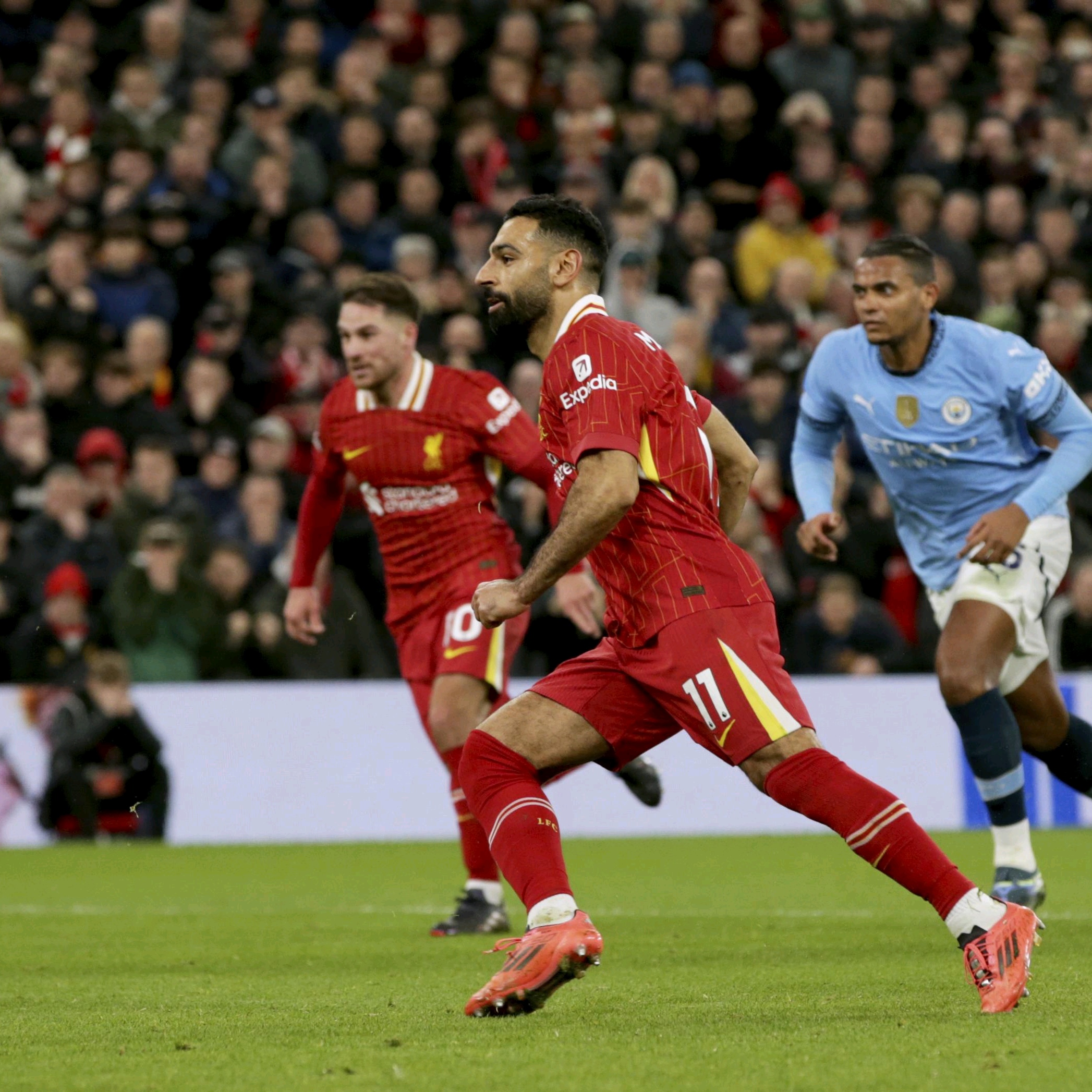 包含利物浦轻松击败勇士晋级半决赛，竞技爆发！的词条