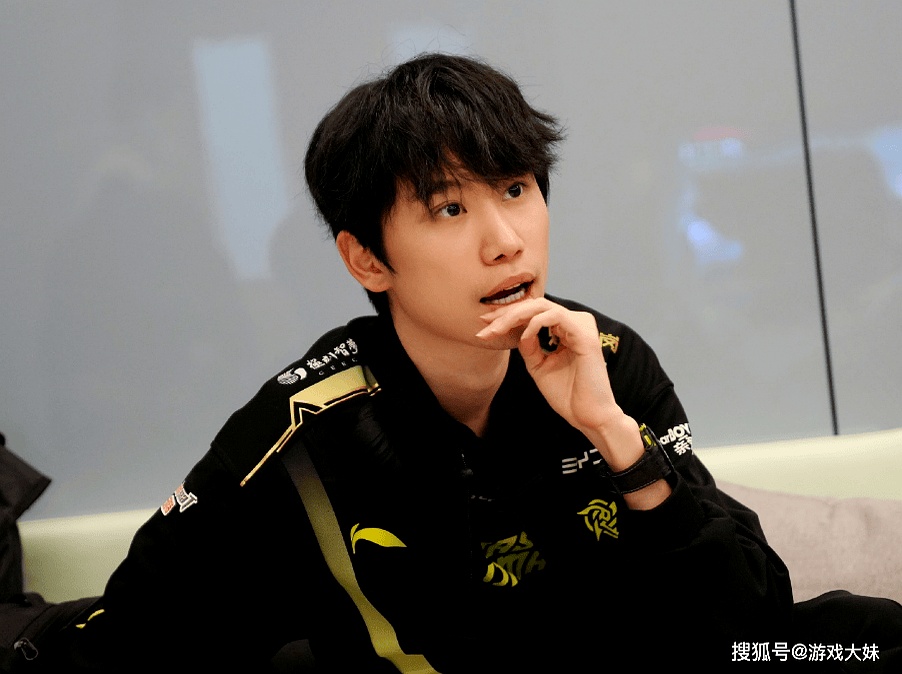 Rookie巅峰对决，Ning与50激战曼联分钟，出色防守胜负难料！